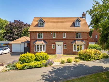 6 bedroom Detached house for sale in Queens Drive, Taunton, TA1