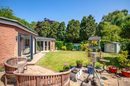 6 bedroom Detached house for sale in Queens Drive, Taunton, TA1