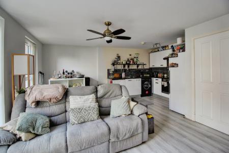 2 bedroom Flat to let in Paxton Drive, Ashton Gate, Bristol, BS3