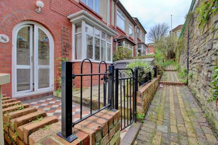 3 bedroom Terraced House to let in Kensal Road, Victoria Park, Bristol, BS3