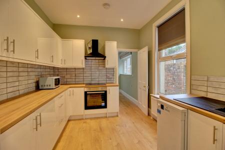 4 bedroom Terraced House to let in Gloucester Road, Horfield, Bristol, BS7
