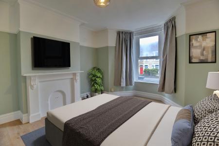 4 bedroom Terraced House to let in Gloucester Road, Horfield, Bristol, BS7