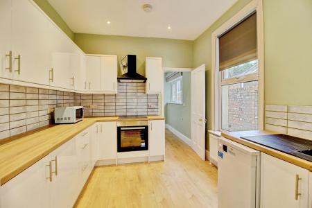 4 bedroom Terraced House to let in Gloucester Road, Horfield, Bristol, BS7