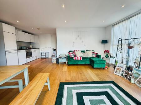 2 bedroom Flat for sale in Airpoint, Skypark Road, BS3