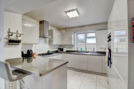 4 bedroom Semi-detached house to let in Silverbirch Close, Little Stoke, Bristol, BS34