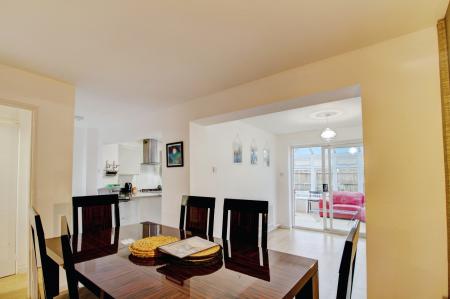 4 bedroom Semi-detached house to let in Silverbirch Close, Little Stoke, Bristol, BS34