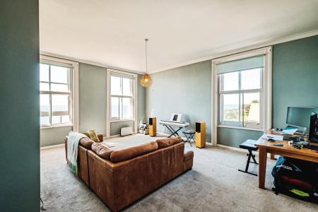 1 bedroom Flat for sale in Heene Terrace, Worthing, BN11