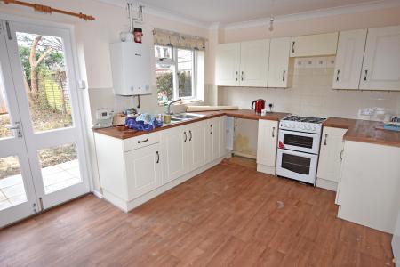 2 bedroom Terraced House to let in Elizabeth Place, Sompting, BN15