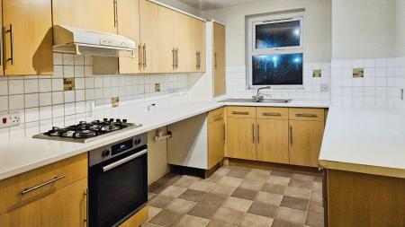 3 bedroom Flat to let in Kings Esplanade, Hove, BN3