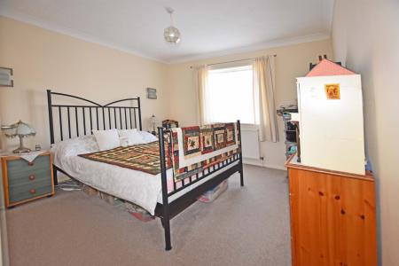 2 bedroom Flat to let in Loxley Gardens, Bulkington Avenue, Worthing, BN14