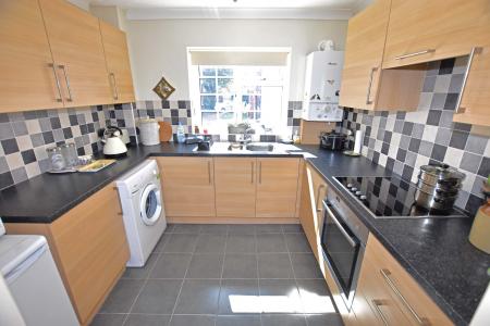 2 bedroom Flat to let in Loxley Gardens, Bulkington Avenue, Worthing, BN14