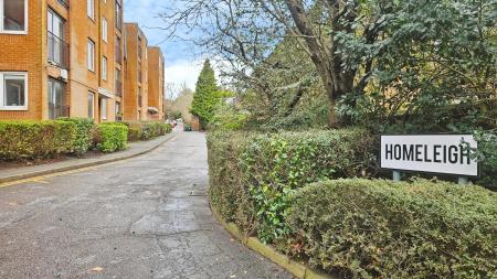 1 bedroom Flat to let in London Road, Patcham, Brighton, BN1