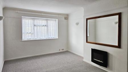 1 bedroom Flat to let in Bruce Avenue, Worthing, BN11