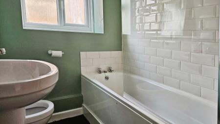 1 bedroom Flat to let in Bruce Avenue, Worthing, BN11