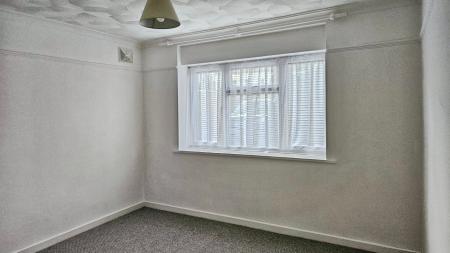 1 bedroom Flat to let in Bruce Avenue, Worthing, BN11
