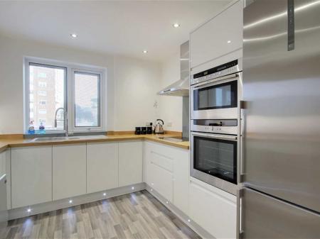 1 bedroom Flat to let in Boundary Road, Worthing, Worthing, BN11