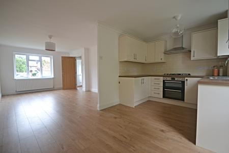 3 bedroom Semi-detached house to let in Sheep Fold Avenue, Rustington, BN16