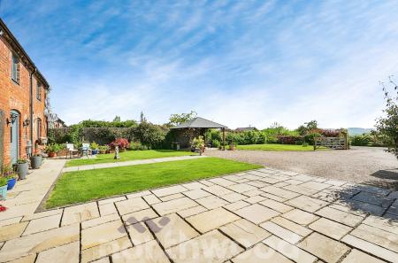 3 bedroom Semi-detached house for sale in The Granary, Acton Beauchamp