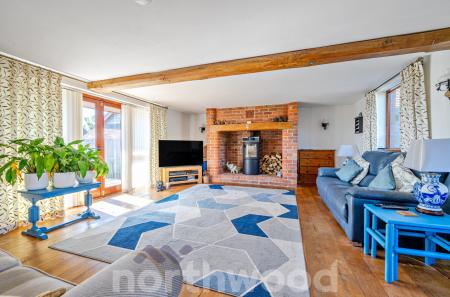 3 bedroom Semi-detached house for sale in The Granary, Acton Beauchamp