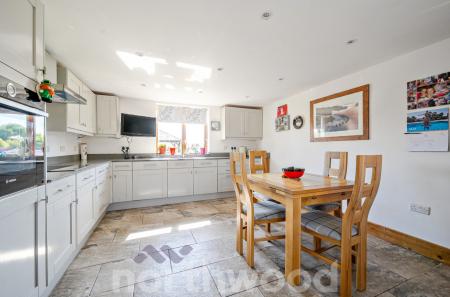 3 bedroom Semi-detached house for sale in The Granary, Acton Beauchamp