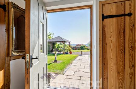 3 bedroom Semi-detached house for sale in The Granary, Acton Beauchamp