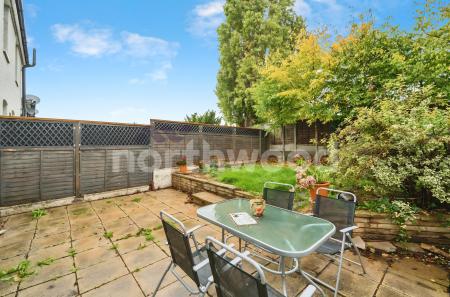 3 bedroom Semi-detached house for sale in Bath Road, Worcester, WR5