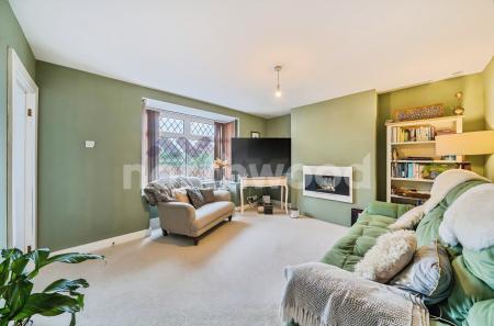 3 bedroom Semi-detached house for sale in Bath Road, Worcester, WR5