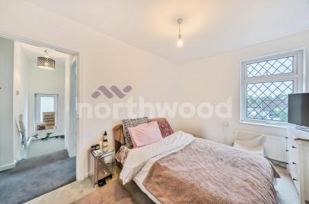 3 bedroom Semi-detached house for sale in Bath Road, Worcester, WR5