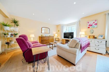 2 bedroom Apartment for sale in Hanbury House, Battenhall Road