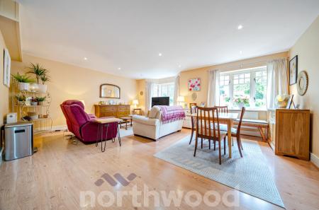 2 bedroom Apartment for sale in Hanbury House, Battenhall Road