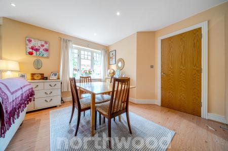 2 bedroom Apartment for sale in Hanbury House, Battenhall Road