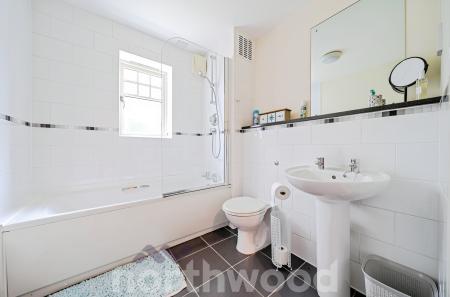 2 bedroom Apartment for sale in Hanbury House, Battenhall Road