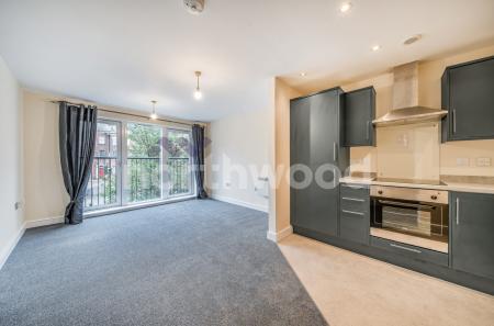 2 bedroom Flat for sale in Newport House