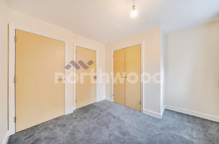 2 bedroom Flat for sale in Newport House