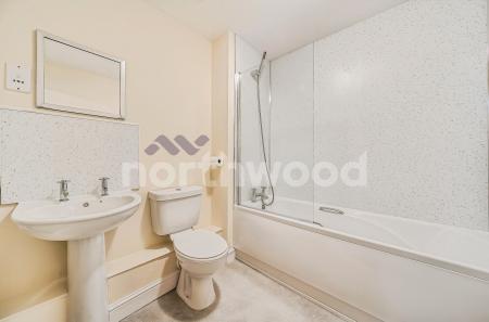 2 bedroom Flat for sale in Newport House