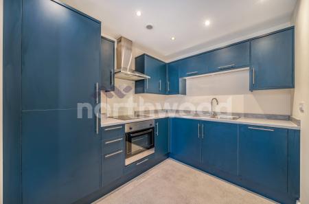 2 bedroom Flat for sale in Newport House