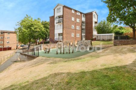 2 bedroom Ground floor maisonette for sale in Ullswater Close