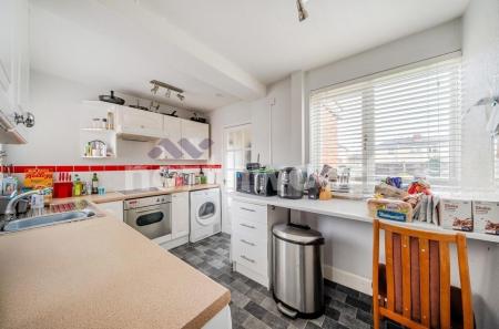 3 bedroom Semi-detached house for sale in Margaret Road, Worcester, WR2