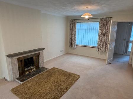 3 bedroom Semi-detached house to let in Broadfield Crescent, Fernhill Heath, Worcester, WR3