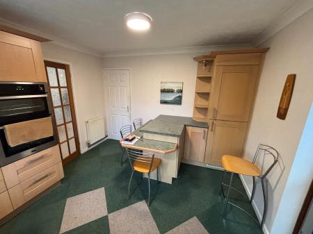 3 bedroom Semi-detached house to let in Broadfield Crescent, Fernhill Heath, Worcester, WR3