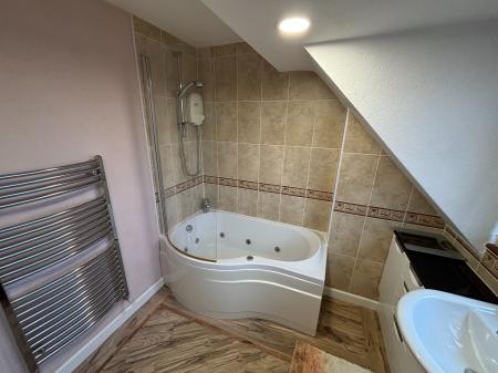 3 bedroom Semi-detached house to let in Broadfield Crescent, Fernhill Heath, Worcester, WR3