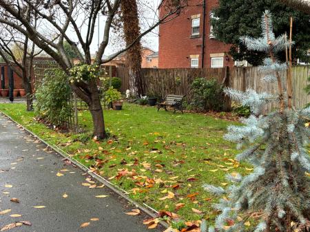 2 bedroom Flat to let in Droitwich Road, Worcestershire, WR3