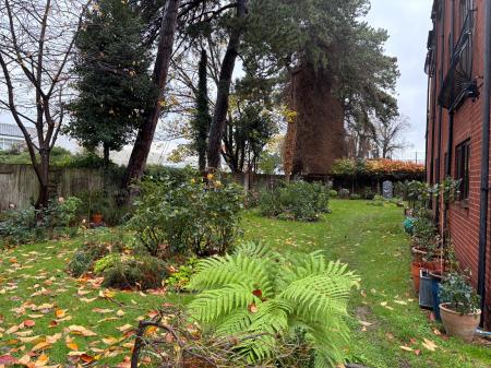 2 bedroom Flat to let in Droitwich Road, Worcestershire, WR3