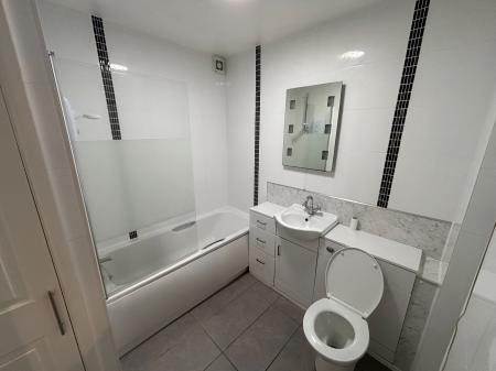 2 bedroom Flat to let in Droitwich Road, Worcestershire, WR3