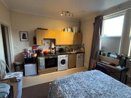 1 bedroom Studio flat to let in Selborne Road West, Barbourne, Worcester, WR1