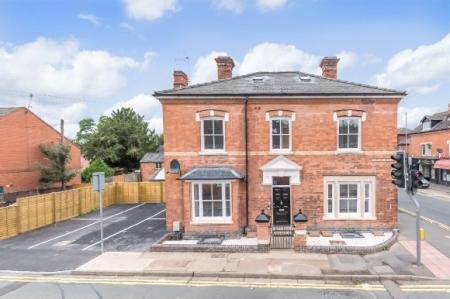 1 bedroom Flat to let in 2 Sebright Avenue, London Road, Worcester, WR5