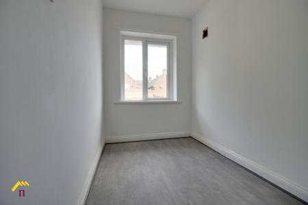 2 bedroom Flat to let in Bloomhill Road, Moorends, Doncaster, DN8