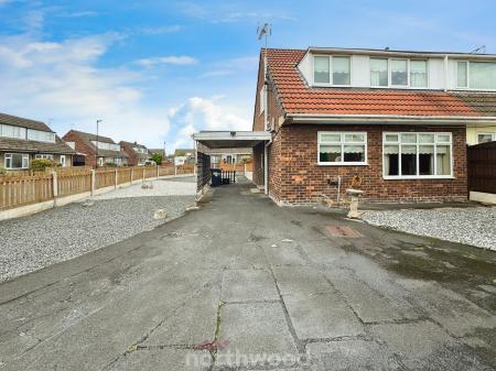 2 bedroom Semi-detached house for sale in Alder Grove, Moorends, Doncaster, DN8