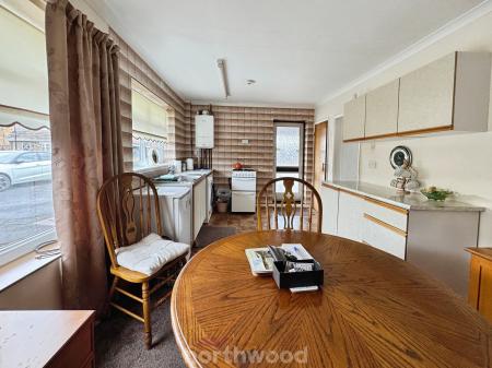 2 bedroom Semi-detached house for sale in Alder Grove, Moorends, Doncaster, DN8