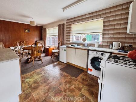 2 bedroom Semi-detached house for sale in Alder Grove, Moorends, Doncaster, DN8